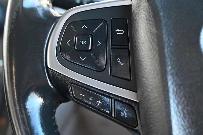 2019 Toyota Hiace Commuter GDH322R French Vanilla