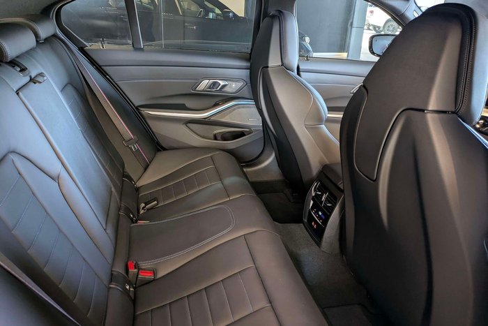 2025 BMW 3 Series 330i M Sport