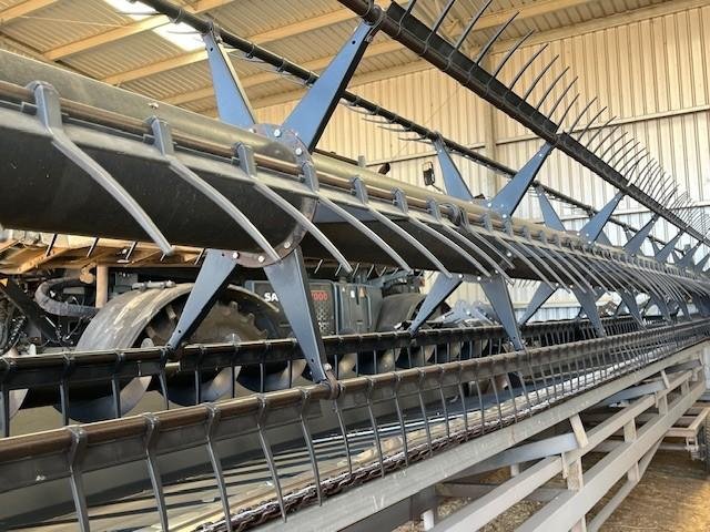 2013 Gleaner S77 Harvester & 40' Dynaflex 9250 Front