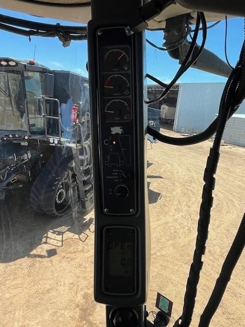 2013 Gleaner S77 Harvester & 40' Dynaflex 9250 Front