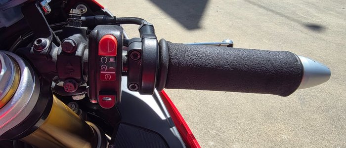 2014 APRILIA RSV4 FACTORY RED