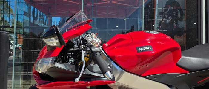 2014 APRILIA RSV4 FACTORY RED