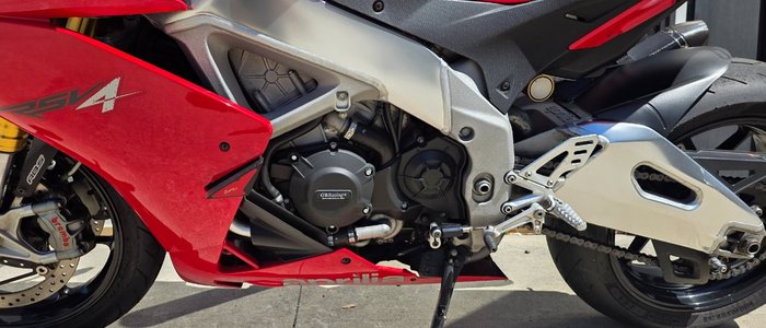 2014 APRILIA RSV4 FACTORY RED