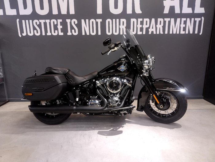 2025 Harley-Davidson Heritage Classic 117 (FLHC) Softail Black