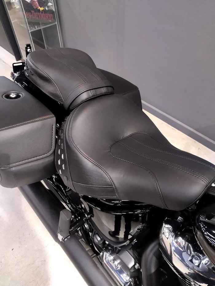 2025 Harley-Davidson Heritage Classic 117 (FLHC) Softail Black