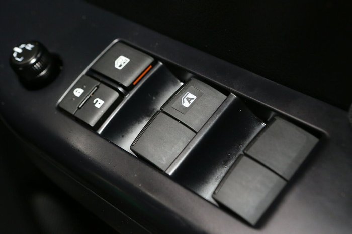 2025 Toyota Hilux SR