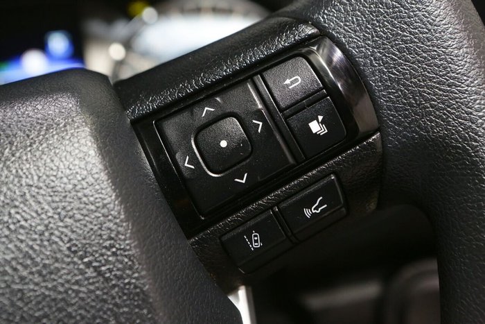 2025 Toyota Hilux SR