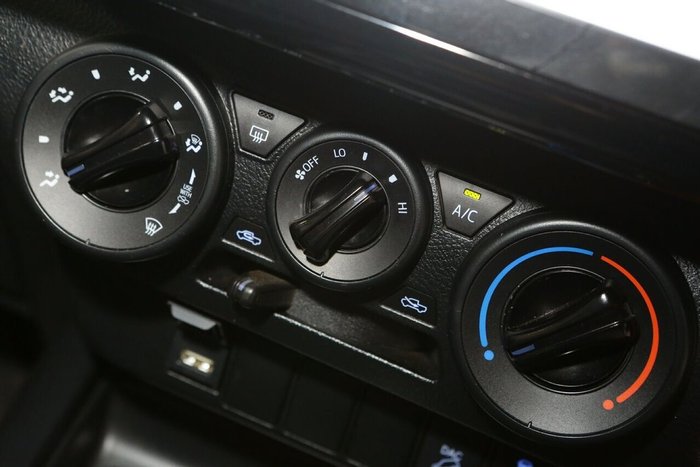 2025 Toyota Hilux SR