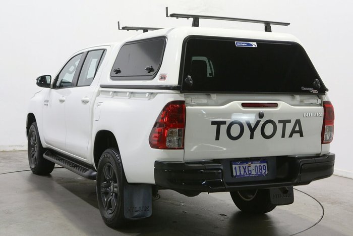 2025 Toyota Hilux SR
