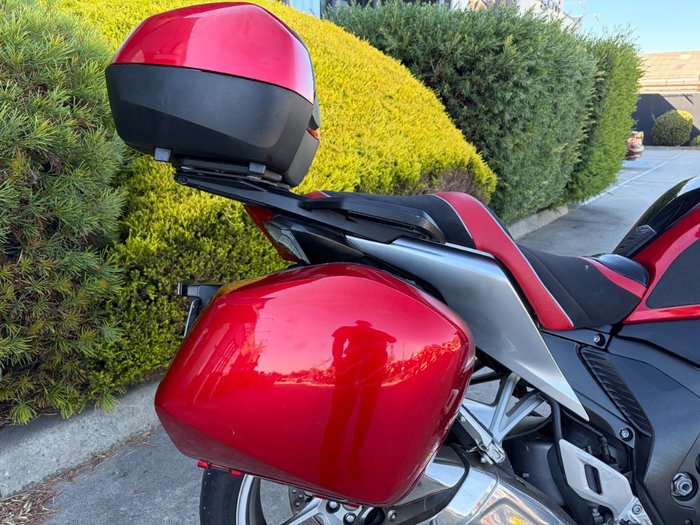 2010 Honda VFR1200F Red