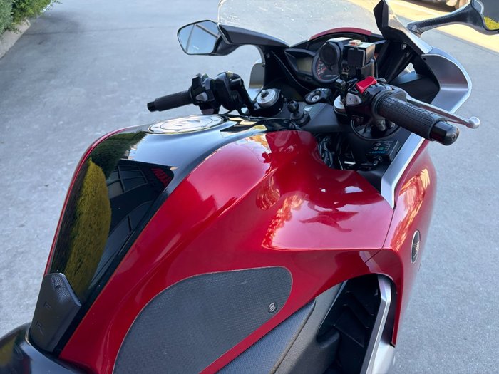 2010 Honda VFR1200F Red