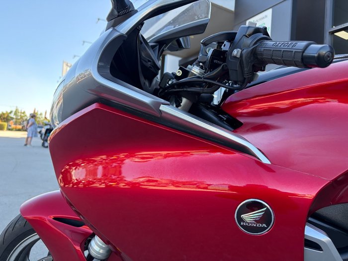 2010 Honda VFR1200F Red