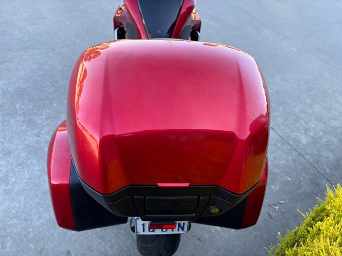 2010 Honda VFR1200F Red