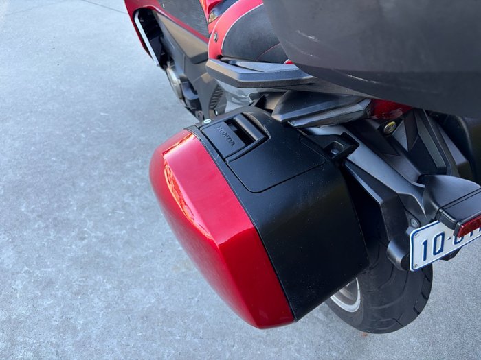 2010 Honda VFR1200F Red