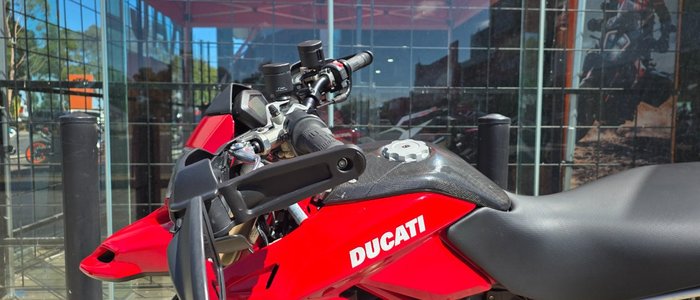 2007 DUCATI HYPERMOTARD 1100 RED