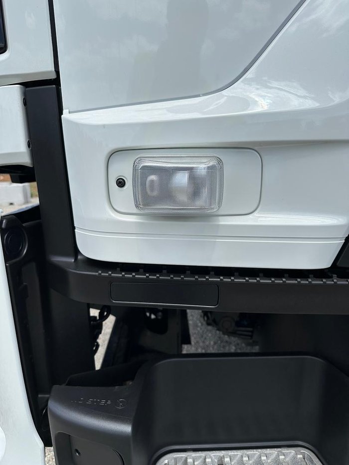 2026 Isuzu F Series FYJ 320-255 AT R60