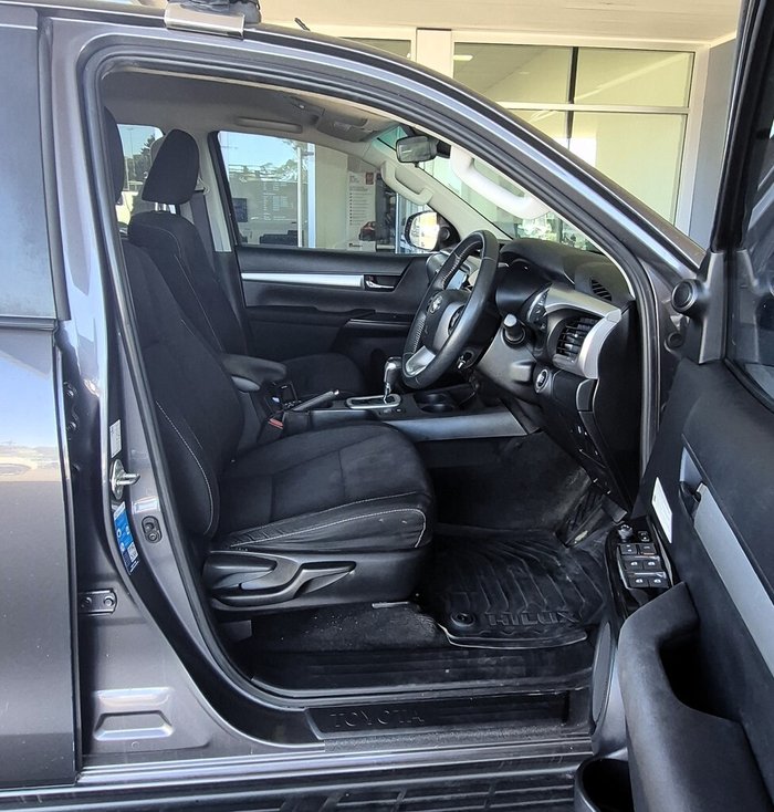 2021 Toyota Hilux SR5