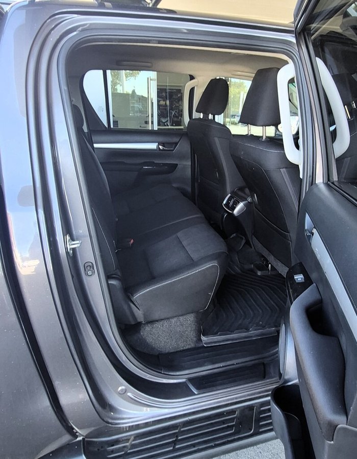 2021 Toyota Hilux SR5