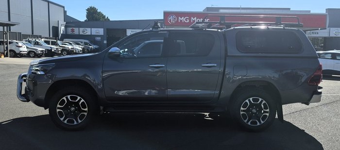 2021 Toyota Hilux SR5