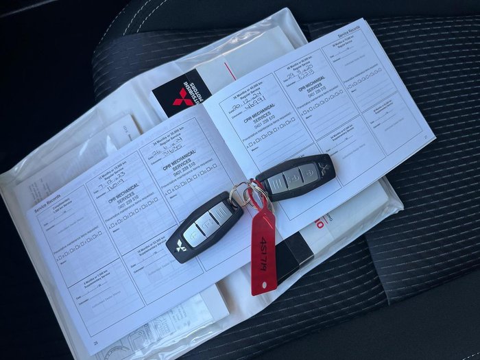 2023 Mitsubishi Outlander LS