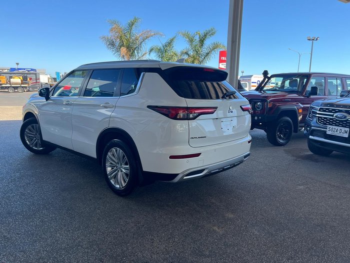 2023 Mitsubishi Outlander LS