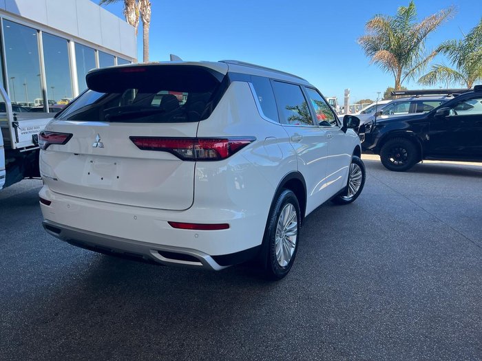 2023 Mitsubishi Outlander LS