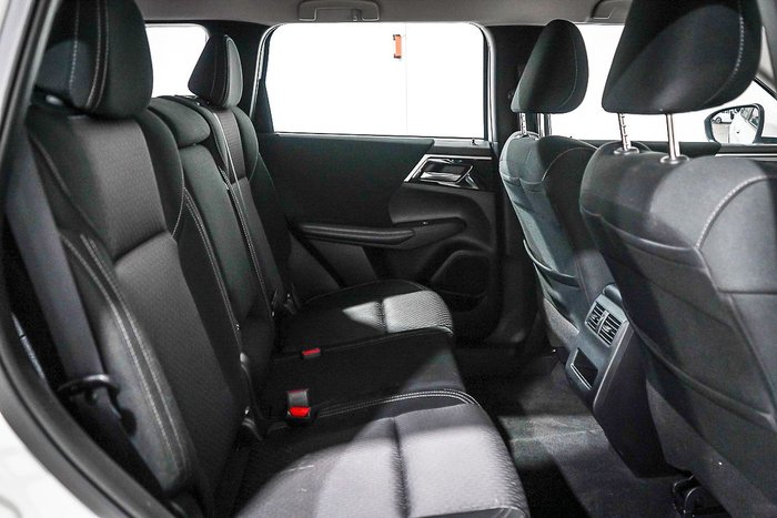 2025 Mitsubishi Outlander ES