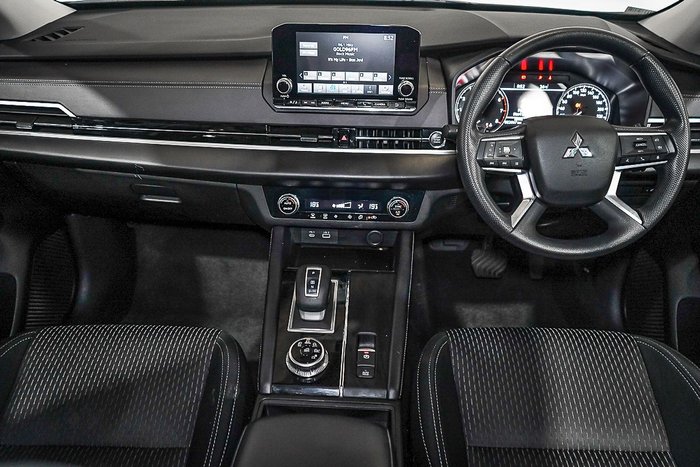 2025 Mitsubishi Outlander ES