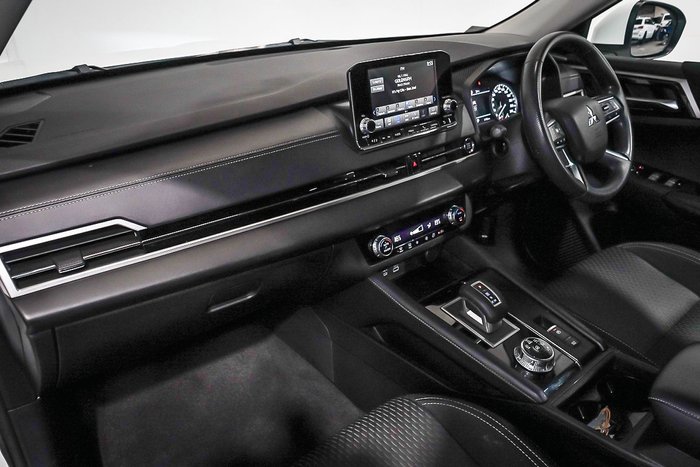 2025 Mitsubishi Outlander ES