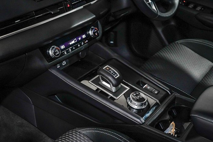 2025 Mitsubishi Outlander ES