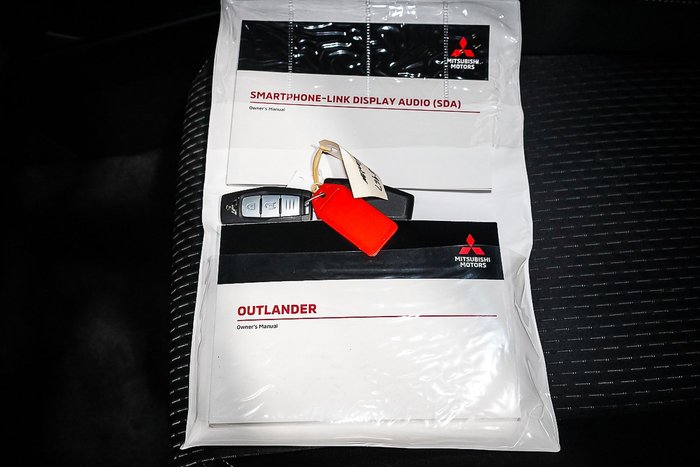 2025 Mitsubishi Outlander ES