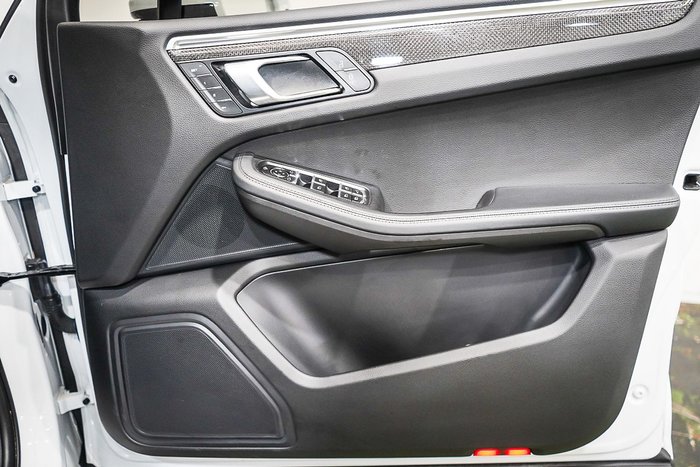 2023 Porsche Macan T