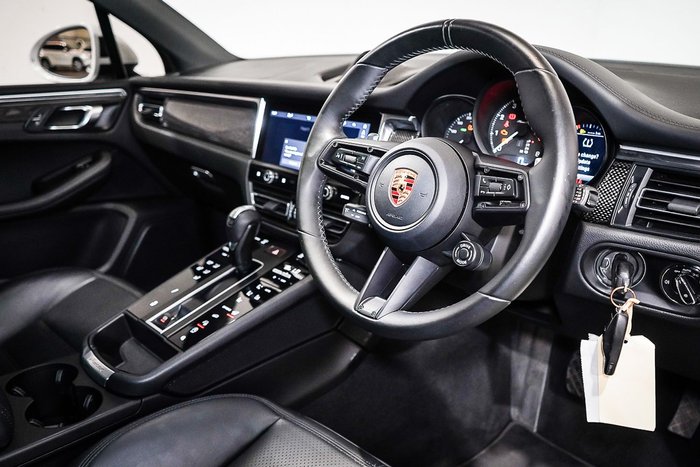 2023 Porsche Macan T