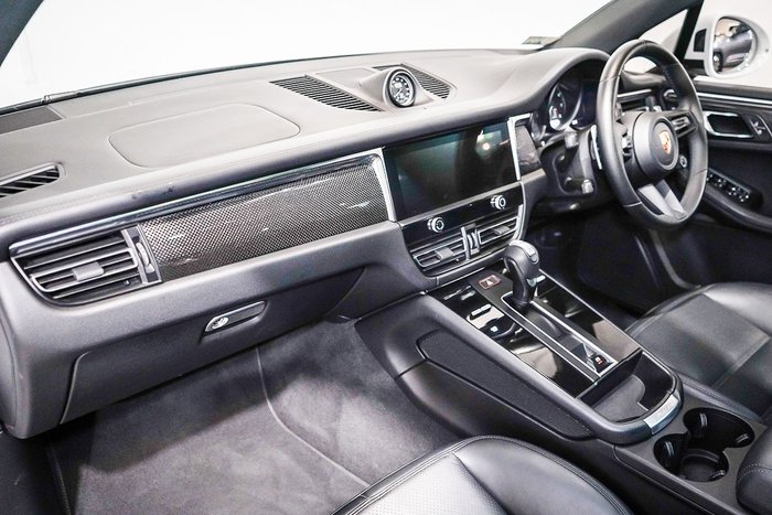 2023 Porsche Macan T