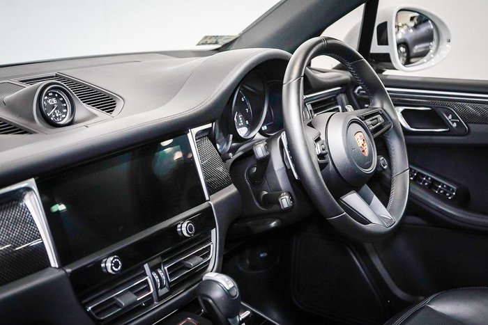 2023 Porsche Macan T