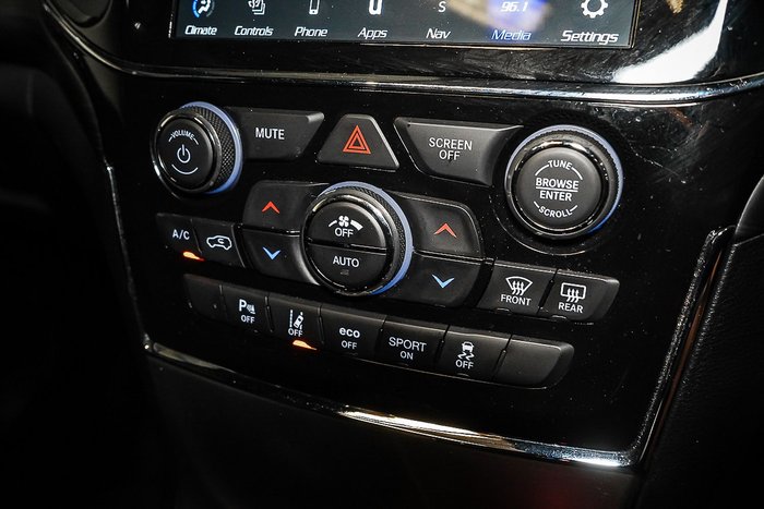 2022 Jeep Grand Cherokee Night Eagle