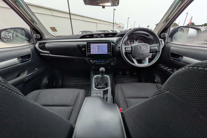 2022 Toyota Hilux SR5