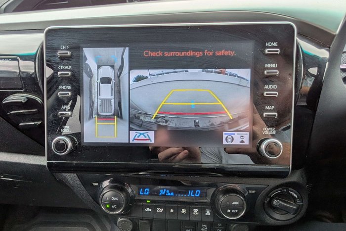 2022 Toyota Hilux SR5