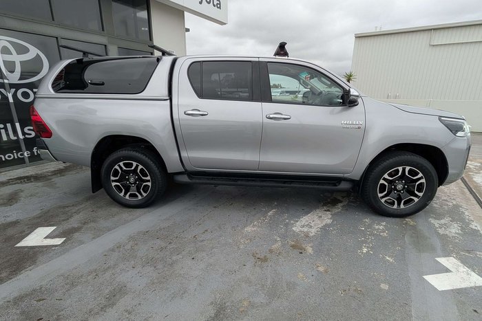 2022 Toyota Hilux SR5
