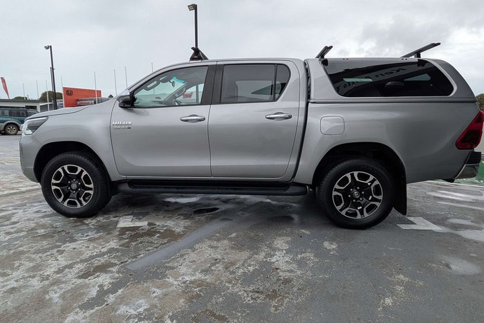 2022 Toyota Hilux SR5