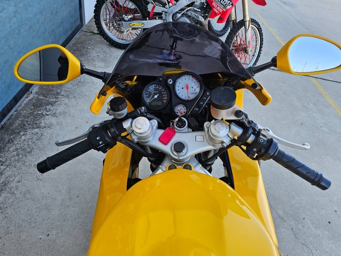 1998 Honda VTR1000F (FIRESTORM) Yellow