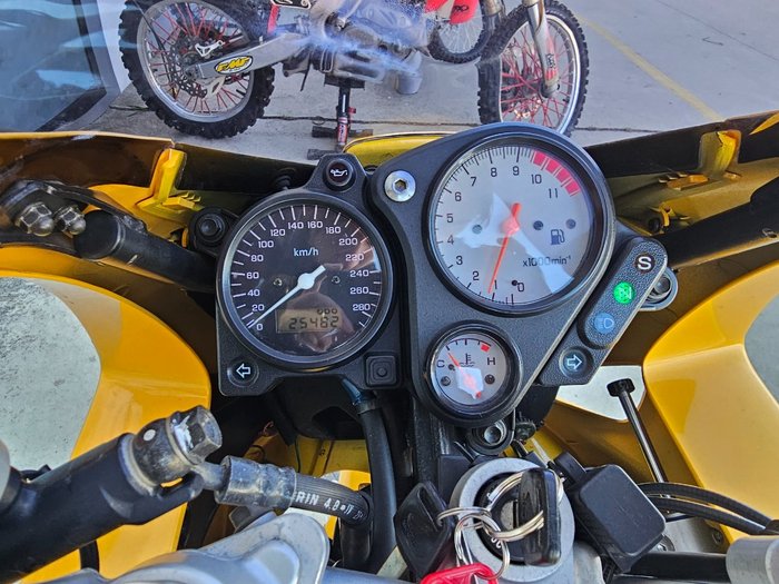 1998 Honda VTR1000F (FIRESTORM) Yellow