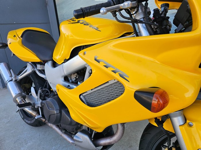1998 Honda VTR1000F (FIRESTORM) Yellow