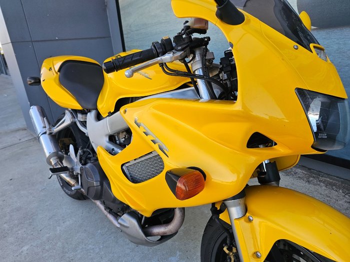 1998 Honda VTR1000F (FIRESTORM) Yellow
