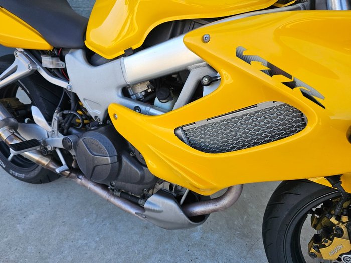 1998 Honda VTR1000F (FIRESTORM) Yellow