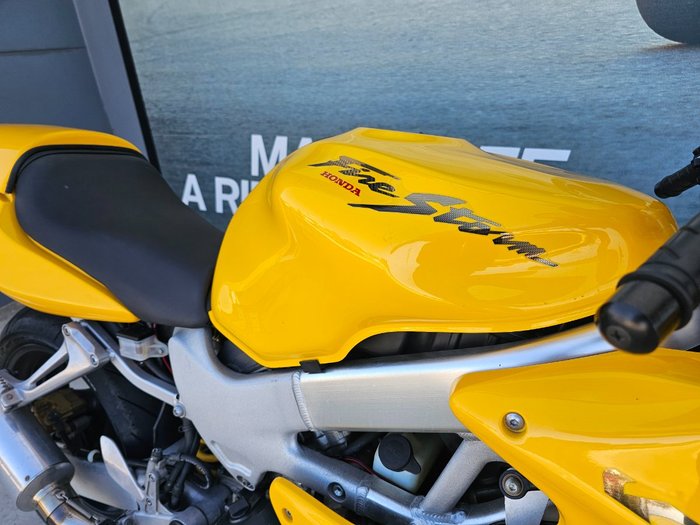 1998 Honda VTR1000F (FIRESTORM) Yellow