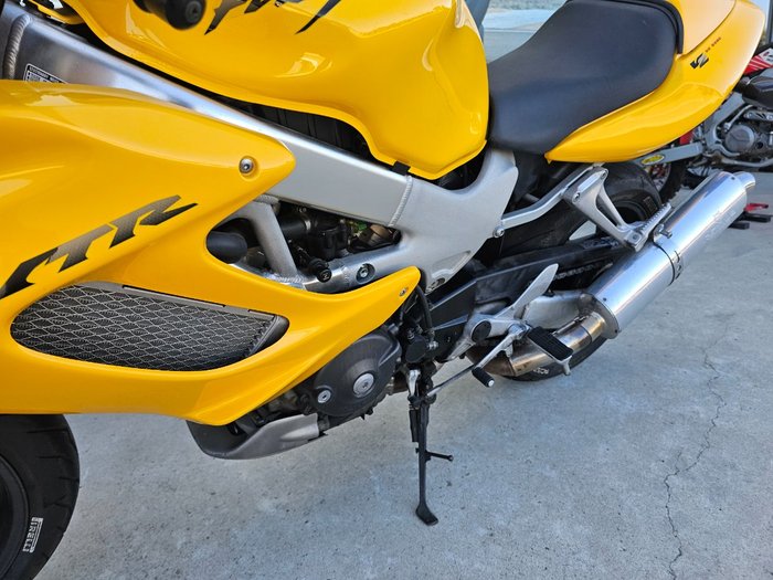 1998 Honda VTR1000F (FIRESTORM) Yellow