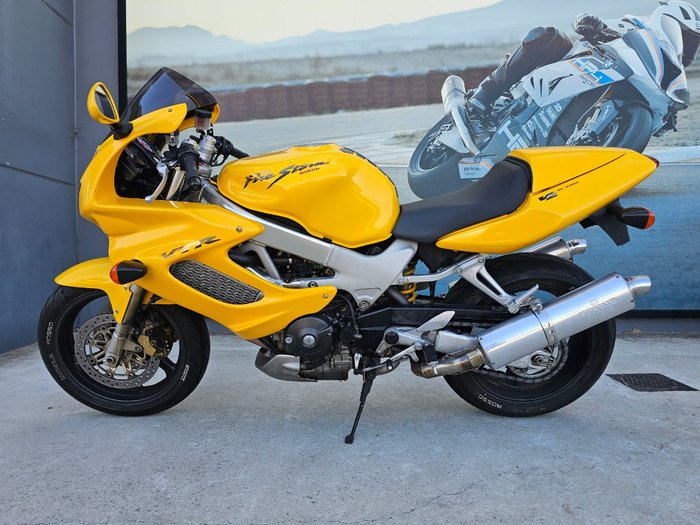 1998 Honda VTR1000F (FIRESTORM) Yellow