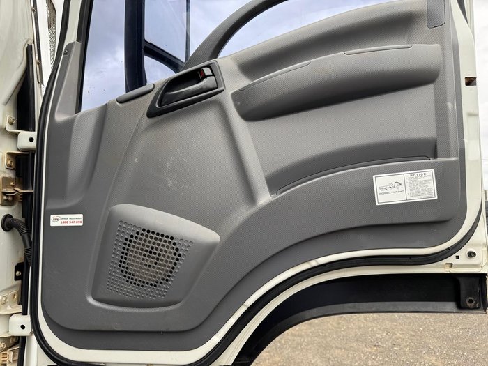 2009 Isuzu F Series GXD WHITE