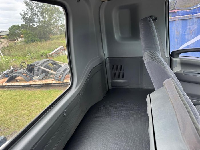 2009 Isuzu F Series GXD WHITE